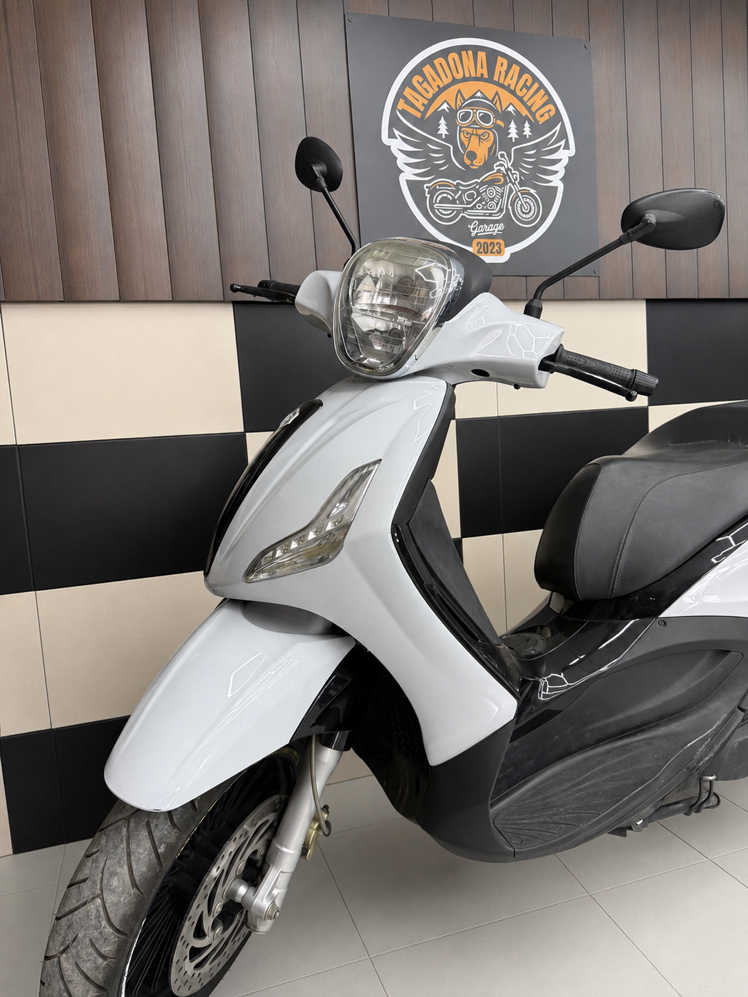 Piaggio Beverly 125 2017 para reparar en Granada — foto 3