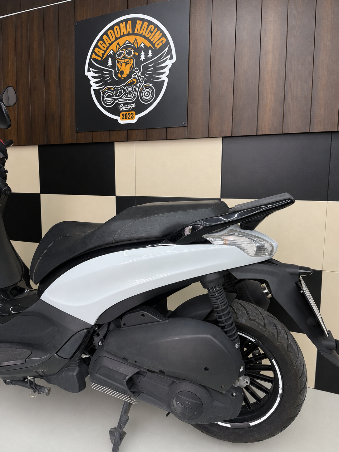 Piaggio Beverly 125 2017 para reparar en Granada — foto 4