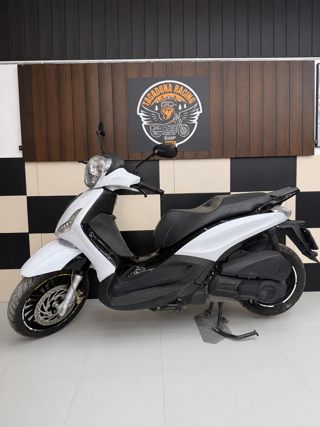 Piaggio Beverly 125 2017 para reparar en Granada — foto 5