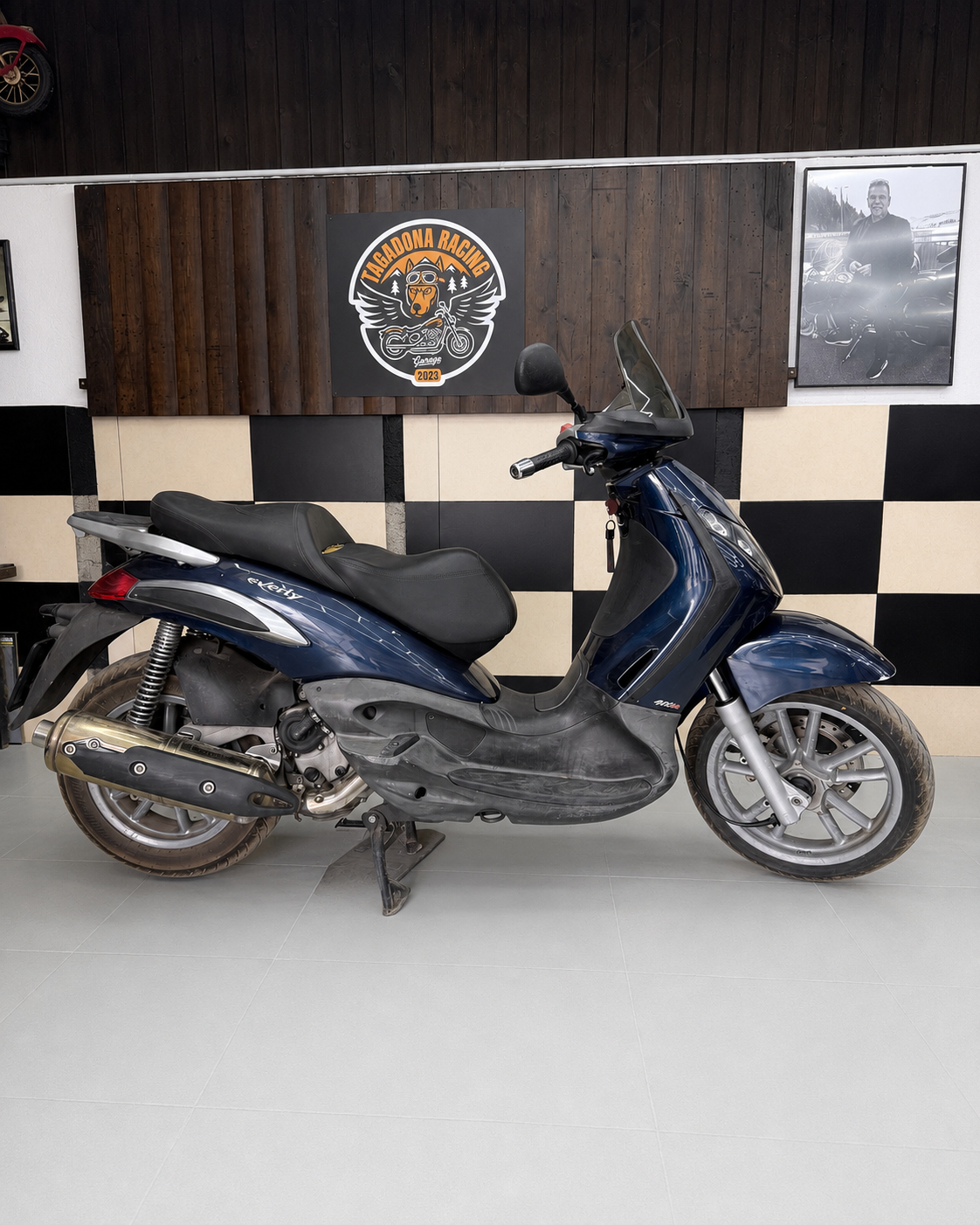 Piaggio Beverly 400 ie 2007 para reparar en Granada — foto 2